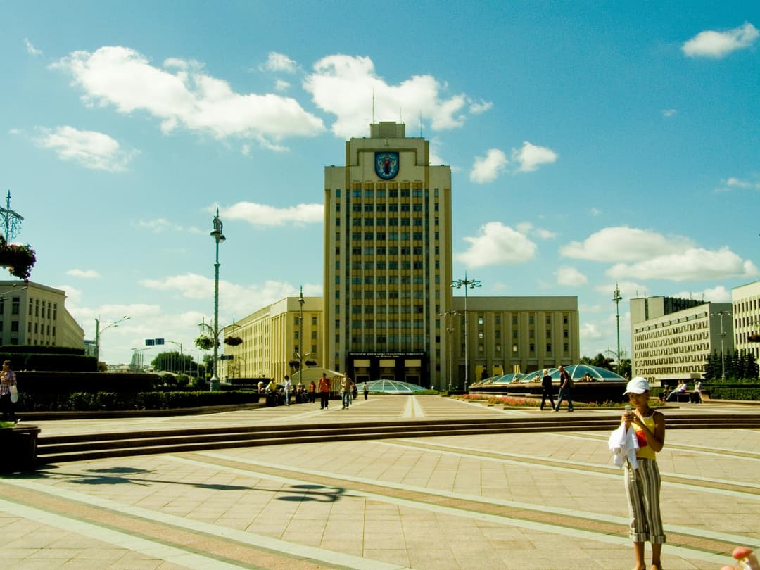 Prowall Free Wallpaper | A sunny day in a modern urban plaza with high-rise office buildings and people strolling.